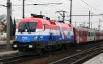 Wieder ein gelungener Werbetaurus! 1116 108  Kroatien  bei der Einfahrt in den Bahnhof Wels am 15.12.2007.