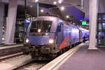 1116 195  NightJet , abfahrbereit mit dem seit dem Fahrplanwechsel neuen Nightjet 468 (Wien Hbf - Paris Est) am 13.12.2021 in Wien Hauptbahnhof.