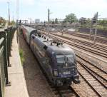 Am 16.05.2013 versprach der Lokfinder die  Licht ins Dunkel  Werbelok fr Wien Meidling. Da sie an diesem Tag im S-Bahn Verkehr eingesetzt war und dieser auf den Gleisen 1 und 2 abgewickelt wird musste beim Bild entsprechend improvisiert werden. 