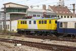 A-RBAHN 1110 524-6 fährt am 24.September 2023 mit dem SLP 17423 (Mistelbach - W. Praterstern-Fbf) am stillgelegten Stellwerk Floridsdorf vorbei.