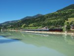 01.533 mit Sdz 17195 bei Stausee in Hgmoss auf der Fahrt nach Villach am Zugschlu ist die 1020.37 die ab Schwarzach St.Veit mit der 1245.05 geimeinsam den Zug nach Mallnitz bringen 