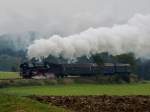 01 1533-7 schnaubt mit Dampfsonderzug SR17594 bei Oberbrunn Richtung Ampflwang; 120929