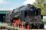 Eine beeindruckende Erscheinung: GEG - Dampfschnellzuglokomotive BR 12.14, der ehemalige Star der Westbahn, auf der Drehscheibe im Lokpark von Ampflwang am 04.10.2009.