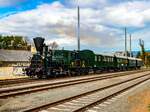 Graz. Zum Österreichischen Nationalfeiertag am 26.10.2023, ist hier ein Dampfsonderzug mit der GKB 671 an der Spitze in Graz-Wetzelsdorf zu sehen.