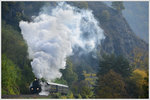 310.23 mit dem Sonderzug 17264 von Wien nach Spitz am 28.10.2016 kurz vor Weißenkirchen in der Wachau aufgenommen.