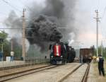 BR 52.100 und BR 17c372 werden in Krze den Zug nach Ernstbrunn bernehmen.