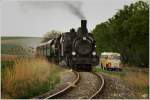 Auf der Rckfahrt vom 4. Oldtimertreffen in Ernstbrunn, konnte ich die beiden Dampfloks 17c372 & 52 100, mit dem SEZ 17303 von Ernstbrunn nach Korneuburg nahe Wetzleinsdorf ablichten.Im Hintergund sieht man den Autobus Grf & Stift 145-Fon aus dem Jahre 1962.Danke fr diese tolle Veranstaltung :O)
1.5.2011