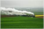 Die beiden Dampfloks 52.100 & 52.4984 fahren als SREX 16170 von Korneuburg nach Ernstbrunn zum 3.Oldtimertreffen.
Mollmannsdorf 2.5.2010 