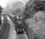 BB 52.7120 mit Gterzug bei der Durchfahrt durch Gersthof auf der damals noch nicht elektrifizierten Wiener Vorortelinie, 18.06.1970. Hier fhrt seit 1987 die S-Bahnlinie S45. [Persnliche Anmerkung: Dieses als Schler in der Nhe meines damaligen Wohnortes mit einer Agfa-Rapid-Kamera gemachte Bild stellt den eigentlichen Beginn meiner Eisenbahnfotografierttigkeit dar, d. h. alle ab diesem Zeitpunkt gemachten Aufnahmen sind ordnungsgem mit Fahrzeugnummer, Aufnahmeort und Datum erfasst]  