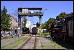 638.1301 der GEG ist soeben im Bahnpark Augsburg angekommen und wird sich nun zu den anderen Dampflokomotiven 41 018 und 52 8195-1 dazugesellen... Das Bild entstand am 9. September 2012 beim 30 Jhrigen Jubilum der IGE Bahntouristik von einem Fugngerberweg aus.