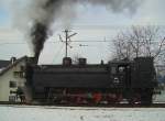 Die BR 77 28 der GEG am 24.12.2007 mit einem Sonderzug unterwegs auf der SLB Strecke Salzburg-Lamprechtshausen. Beim umsetzen der Lok in Lamprchtshausen. 