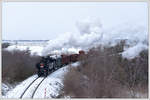 431.032 (ex ÖBB 93.1360) am 11.1.2019 mit ihrem Pn 59237 von Benešov u Prahy nach Kolín aufgenommen nach Rataje nad Sázavou kurz nach dem Bahnhof Ratboř.