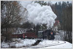 431.032 (ex ÖBB 93.1360) am 13.1.2019 mit ihrem Pn 59283 von Rokytnice nad Jizerou über Martinice v Krk., Stará Paka und Libuň nach Turnov beim Fotohalt in Rovensko p.Troskami