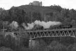 NBIK 93.1332 am 24.Oktober 2020 mit dem SGAG 14792 (St. Veit an der Glan/Westbf. - Launsdorf-Hochosterwitz) auf dem Taggenbrunner Viadukt.