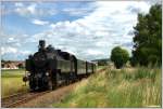 93.1420 mit Fotozug verlsst die Haltestelle Pleiing auf der Strecke Retz - Drosendorf, 24.6.2011