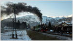 298.56 der Taurachbahn, fährt mit einem Winterzug von Mauterndorf nach Sankt Andrä im Lungau und wieder retour, hier zu sehen beim Halt in Mariapfarr.