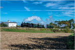 Mh.I der Waldviertler Schmalspurbahnen passiert das Schloss Weitra, 9.10.2020