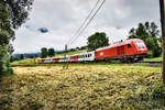 Geschoben von 2016 059-5, fährt die S4 4807 (Villach Hbf - Hermagor), nahe dem Bahnhof Görtschach-Förolach vorüber.