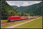 2016 009 ist am 13.06.2002 als Vorspann bei R4019 zwischen Bruck/Mur und Pernegg unterwegs.