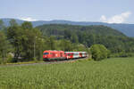 Am 27. Juni 2022 ist 2016 057 mit der S 3 4514 von Klagenfurt Hbf nach Wolfsberg unterwegs und erreicht in Kürze den Bahnhof St.Paul. 