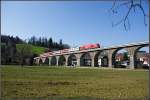 2016 022 berquert mit REX2789(Wien Meidling-Oberwart)das Murtalbach Viadukt bei Aspang, 08.04.2010.