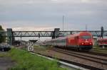 2016 071 am 23.08.2010 wegen Bauarbeiten, mit dem Mnchen - Linz - Express nur ab Mhldorf, hier im Bahnhof Mhldorf (Inn).