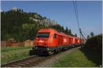 An der Ruine Eppenstein vorbei, ziehen die beiden Hercules 2016 (51 & 59) den aus einem Wagen bestehenden Holzzug 55555 von Zeltweg nach Frantschach.