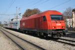 Die 2016 008-2 mit dem Rex aus Wien Meidling Richtung Wiener Neustadt in Wien Atzgersdorf am 26.09.2011