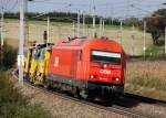 BB 2016 074-4 mit Bauzug BBW Bahnbau Wels GmbH Richtung Wels, Passauer Bahn KBS 150 Wien - Passau, fotografiert bei Katzbach am 05.10.2011 