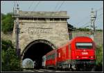 2016 020 mit ihrem SPR 2795 „Bucklige Welt“ auf dem Weg nach Oberwart nach dem Busserltunnel kurz vor Pfaffsttten am 20.5.2006