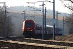 BB 2016 064 schiebt REX 1786 Linz - Passau, Passauer Bahn KBS 150 Linz - Passau, fotografiert im letzten Sonnenlicht des Tages bei Katzbach am 15.03.2012