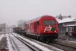 STLB 2016 901 wartet zum ersten Mal, bei dichtem Schneefall, mit VG77266 auf die Abfahrt nach Friedberg.