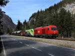 Die 2016 031 und die 1116 142 mit einem Gterzug am 04.04.2013 unterwegs bei Mittenwald.