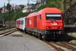 BB Hercules 2016.008 fhrt mit einem Personenzug aus Wien kommend  in den Hauptbahnhof von Bratislava ein.