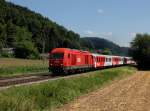 Die 2016 063 mit einem REX nach Braunau am 31.07.2015 bei der Ausfahrt aus Munderfing.