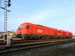 2016 073-6 und 71-0 haben als Lokzug am Bhf.