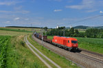 2016 063 mit einem Güterzug am 29.06.2016 bei Haiding.