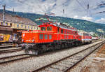 1020 018-6 mit der 2043 049-2 bei der Ankunft im Bahnhof Lienz.