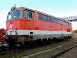 2043 037-7 von AUSTROVAPOR, unter dem nun bereits abetragenen Bahnsteg in Ried; 191014