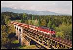 Eine schöne Fotostelle befindet sich zwischen Zeltweg und Weißkirchen bei der Brücke über die Mur   Am 26.04.2000 fährt 2043 057 mit R4531 über dieses Bauwerk.