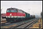 2043 013 steht am 28.01.2002 mit einem Güterzug in St.Andrä im Lavanttal.