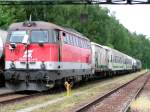 2043 034-4 ist mit dem  Unkrautvernichtungszug  unterwegs;090518