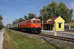 RBAHN 2050.09 am 10.September 2017 mit dem SDZ 84491 nach Pamhagen in der Haltestelle Weiden am See.