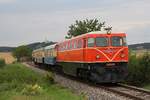 RBAHN 2050.09 mit dem SR 16841 (Ernstbrunn - Rückersdorf-Harmannsdorf) am 02.August 2019 beim Strecken-Km 18,5 der Lokalbahn Korneuburg - Mistelbach.