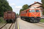 RBAHN 2050.09 und Materialwagen A-KSE 40 81 9408 121-7 (ex Tms) letztes Fahrzeug des SR 17326 (Felixdorf - Traiskirchen Aspangbahn) am 14.September 2019 als im Bahnhof Trumau.