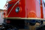 VT 5145 spiegelt sich in 2050.09 und im Scheinwerfer der Lok. Die Aufnahme ist am 03.05.009 beim Oldtimer Treffen im Bahnhof Ernstbrunn entstanden.