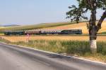 2050.05, unterwegs mit dem  NostalgieExpress Leiser Berge , am 04.08.2013 bei Naglern von Ernstbrunn in Richtung Korneuburg.