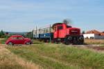 2062 053 war auch am 01.08.2015 mit dem Nostalgie Express  Leiser Berge  nach Ernstbrunn unterwegs, hier beim Bahnübergang kurz vor Rückersdorf-Harmannsdorf.