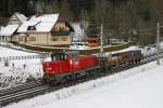 2068 052 mit dem an diesem Tag sehr kurzen Verschubgüterzug bei Langenwang am 9.12.2013.