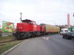 2070 058-9 Schiebt Leere Schiebewandwagen ber einen Bahnbergang zum Kunden  kurz nach Wien Sdbahnhof / Ostbahnhof  29.03.2010